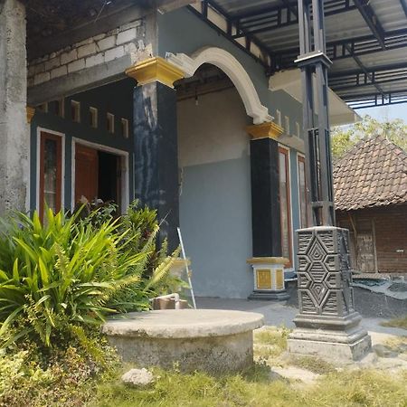 Hellsel Homestay Lamongan Bagian luar foto