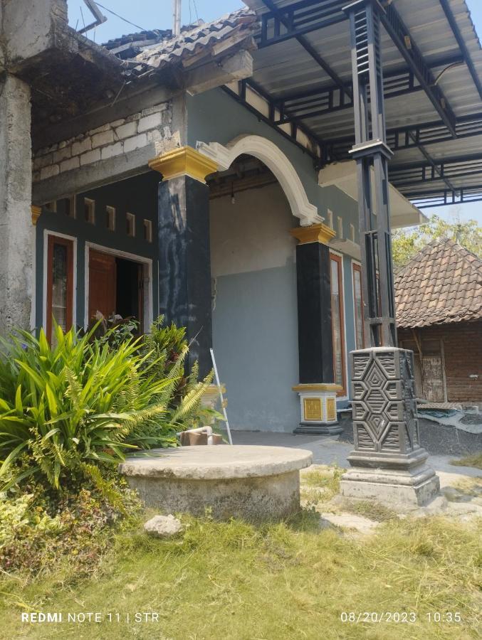 Hellsel Homestay Lamongan Bagian luar foto